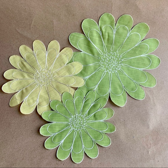 3 Vintage 70s Embroidered Daisy Boho Wall Flowers